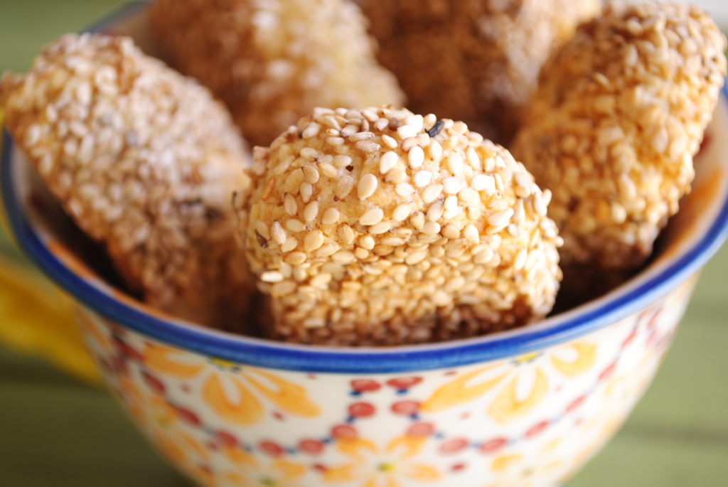 Italian Sesame Cookies (Biscotti Regina)