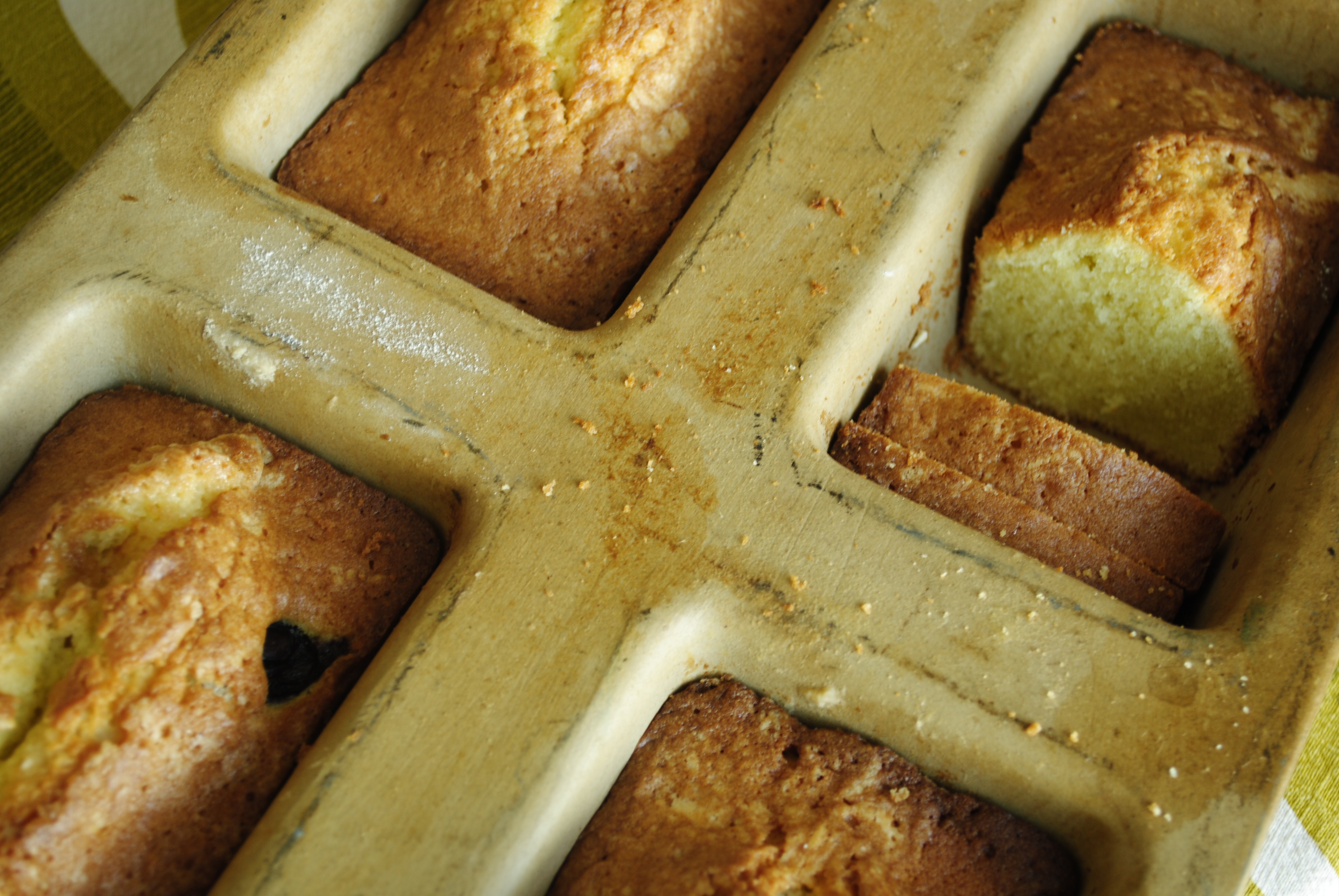 Mini Pound Cake Loaves - Garlic Girl